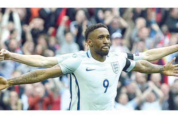 ديفو يكشف لإنجلترا ما افتقدته في غيابه