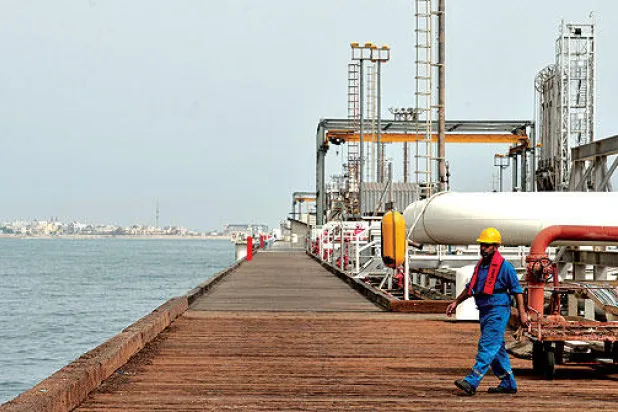 في إيران... الاستثمار الأجنبي «لعب بالنار»