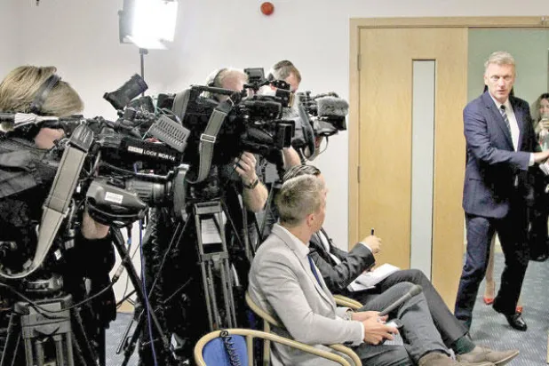 مزحة مويز لمراسلة «بي بي سي»... النساء يحتجون بشدة والرجال صامتون