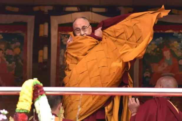 الدلاي لاما يدعو شعبه لاتخاذ قرار بشأن خلافته