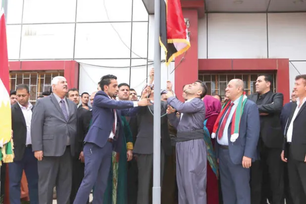 تمسك كردي بأعلام كركوك في مواجهة ضغوط بغداد