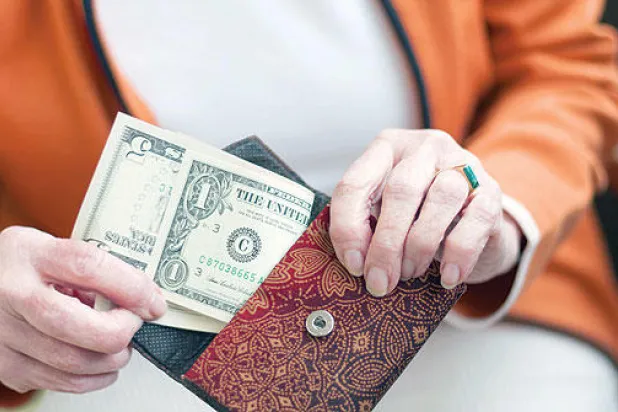 إعلان الحرب على الاستغلال المالي للمسنين الأميركيين