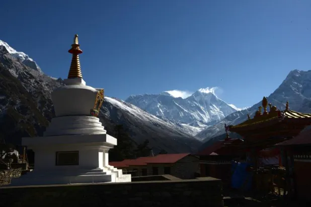 مطالبات بوضع حد أقصى لسن متسلقي قمة إيفرست