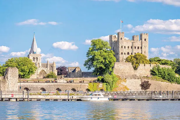 روشيستر مدينة تاريخية على بعد أقل من ساعة من لندن