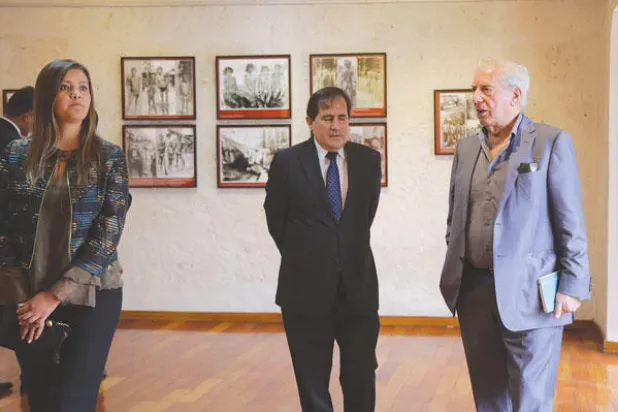 جولة في مكتبة ماريو فارغاس يوسا