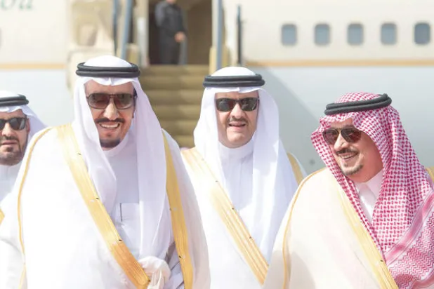 الملك سلمان يصل إلى الرياض وقادة الدول الإسلامية يتوافدون على السعودية