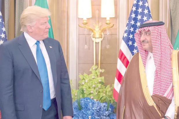 الرئيس ترمب خلال لقائه الأمير محمد بن نايف في الرياض أمس (واس)