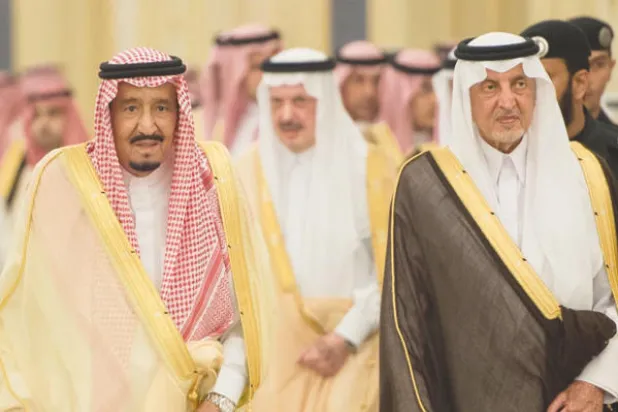 خادم الحرمين الشريفين يستقبل الأمراء والعلماء والمواطنين