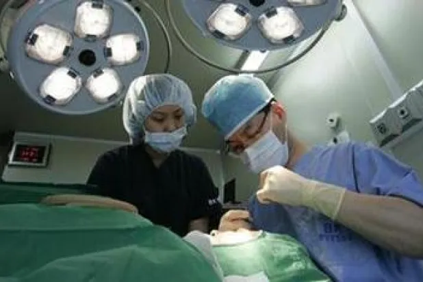 الصين تبدأ حملة ضد جراحات التجميل غير القانونية