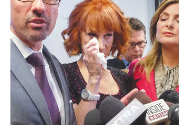 صورة تنهي المسيرة المهنية لكوميدية أميركية وتهدد حياتها