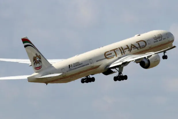 «الاتحاد للطيران»: حاملو جواز السفر القطري ممنوعون من السفر للإمارات والمرور عبرها