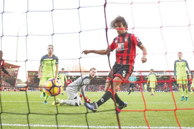 أكي يسجل هدفاً في شباك ليفربول في الوقت بدل الضائع ليفوز بورنموث 4-3 («الشرق الأوسط»)