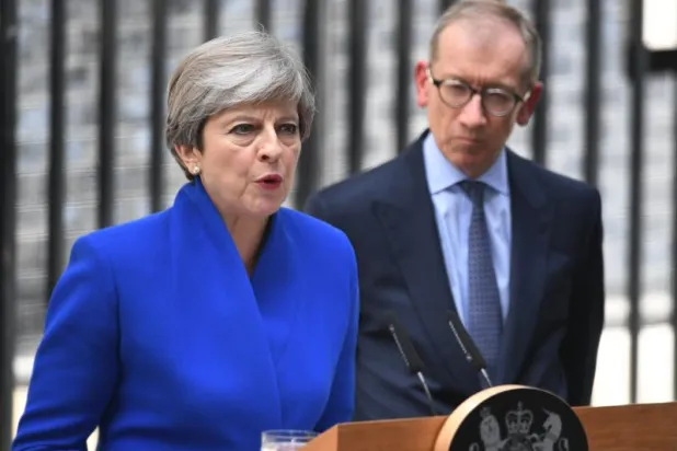 ماي تضع اللمسات الأخيرة على حكومة أقلية