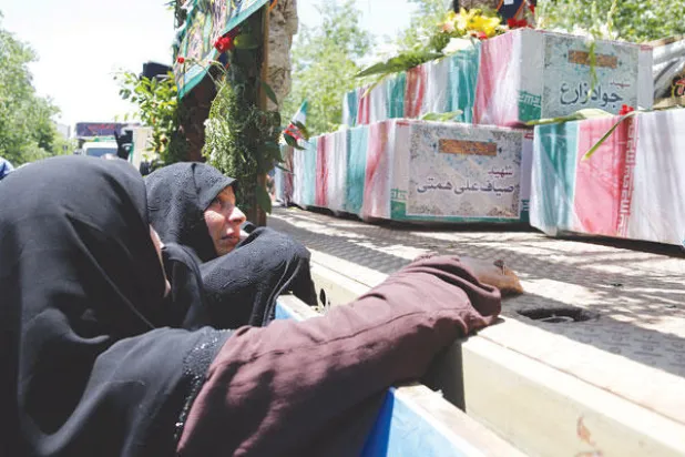 الهجمات على طهران... وعلاقاتها الشائكة مع «داعش»