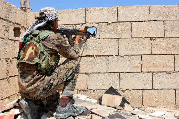 «قسد» تخوض معارك عنيفة على تخوم المدينة القديمة بالرقة