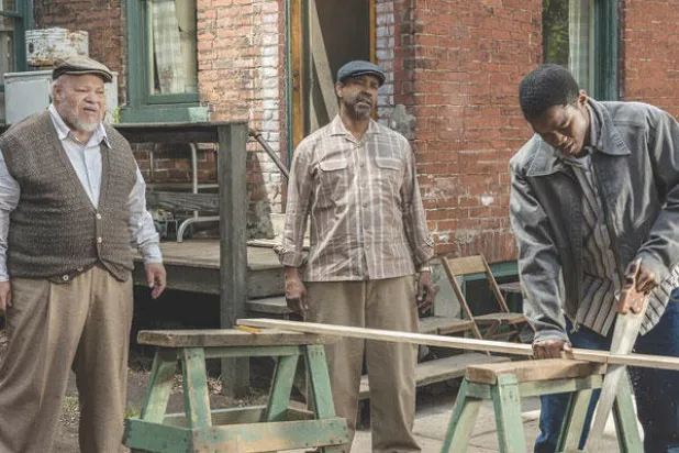 سياجات أميركية بأبعاد إنسانية