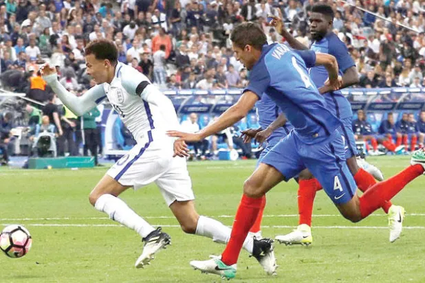 5  نقاط جديرة بالدراسة من مواجهة المنتخبين الفرنسي والإنجليزي