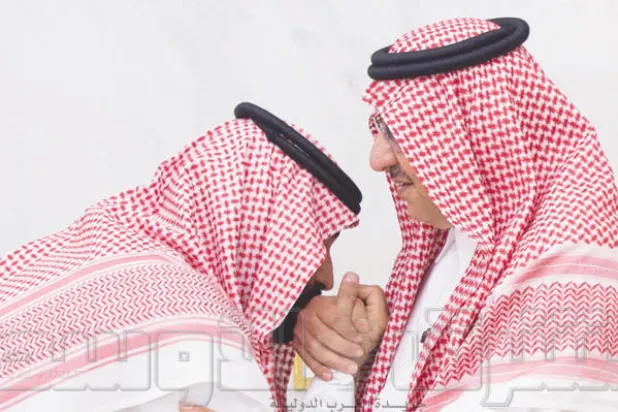 محمد بن نايف أول المبايعين لولي العهد الجديد