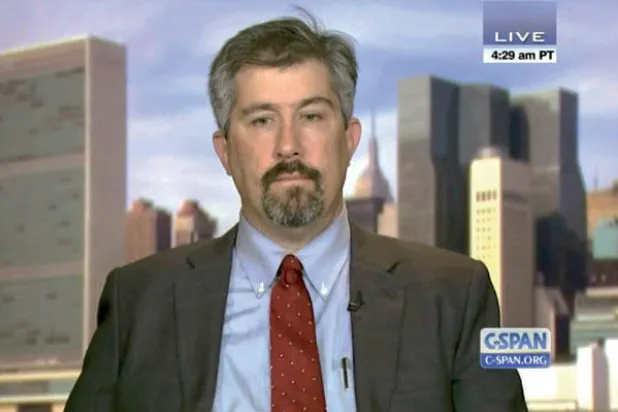 صحيفة «وول ستريت» تفصل محررا ًلصلته بتاجر سلاح إيراني