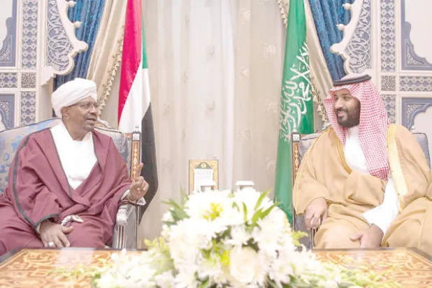ولي العهد السعودي يبحث أوضاع المنطقة مع الرئيس السوداني