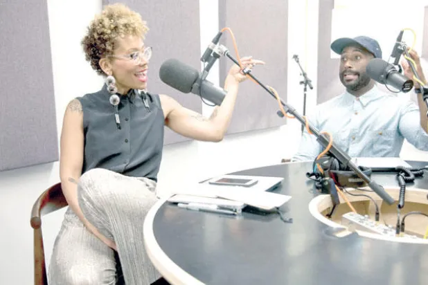 تبادل التغريدات على «تويتر» يقدح شرارة الأفكار