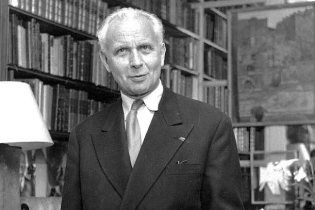 لوي أراغون... مسيرة شعرية اختلفت فيها الآراء