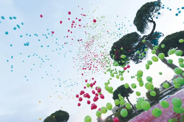 باقة تتألّف من 5 آلاف بالون تطلق في سماء العاصمة بمناسبة افتتاحه