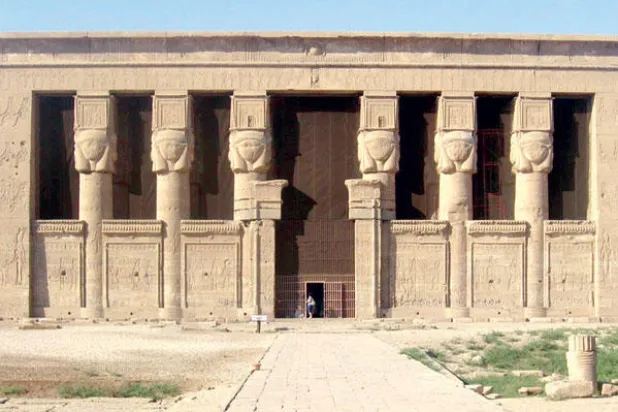 اكتشاف تعامد للشمس على لوحة للملكة «حتحور» بمصر القديمة