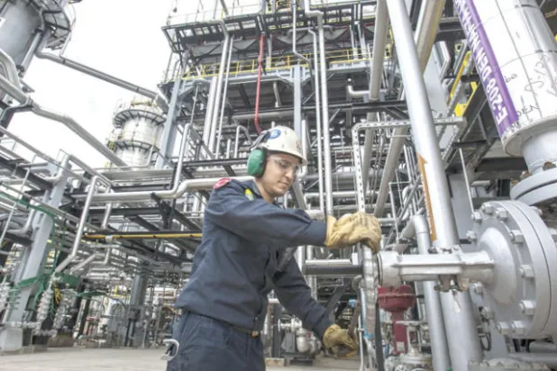 تحدي الأسعار الرخيصة يواجه عمالقة النفط اليوم في إسطنبول