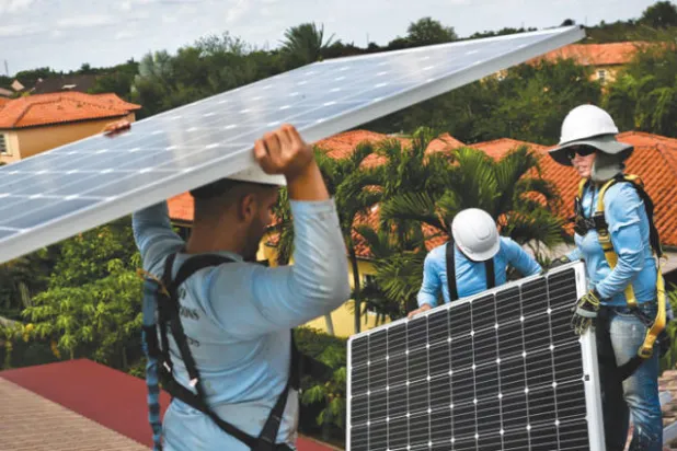 سوق الطاقة الشمسية في أميركا... ضربة الصين المزدوجة