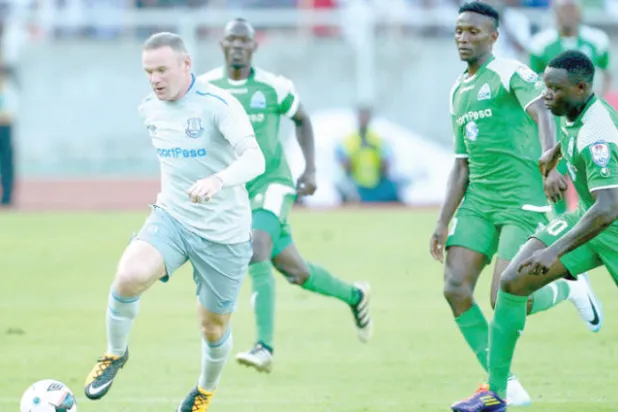 روني أحرز هدفاً في أول مشاركة له مع إيفرتون أمام جورماهيا مشابهاً للهدف الذي أحرزه أمام آرسنال عام 2002 (أ.ف.ب)