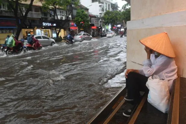 العاصفة «تالاس» تتسبب بمقتل 17 وفقدان 6 أشخاص في فيتنام