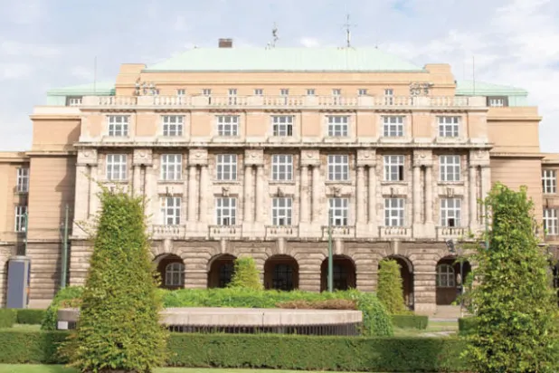 نافذة على مؤسسة تعليمية: جامعة تشارلز براغ تجعل الدراسة نقطة تحول في الحياة