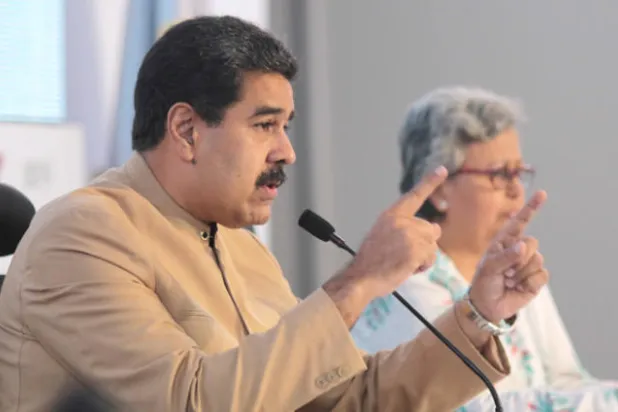 عقوبات أميركية وحظر للتعامل مع مادورو