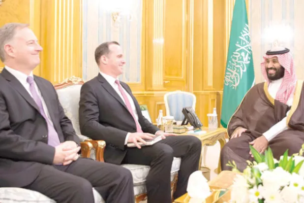 نائب خادم الحرمين الشريفين مستقبلاًمبعوث الرئيس الأميركي في جدة أمس (واس)