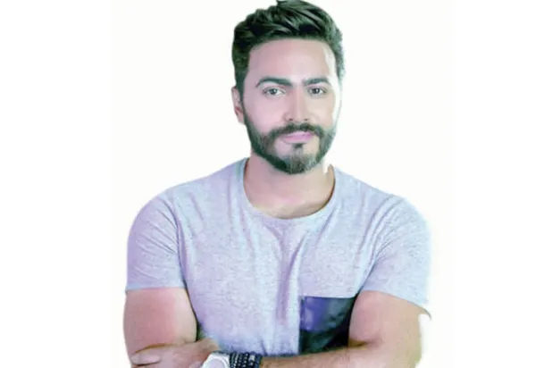 تامر حسني يستغرب الجدل حول «بصمته» في هوليوود