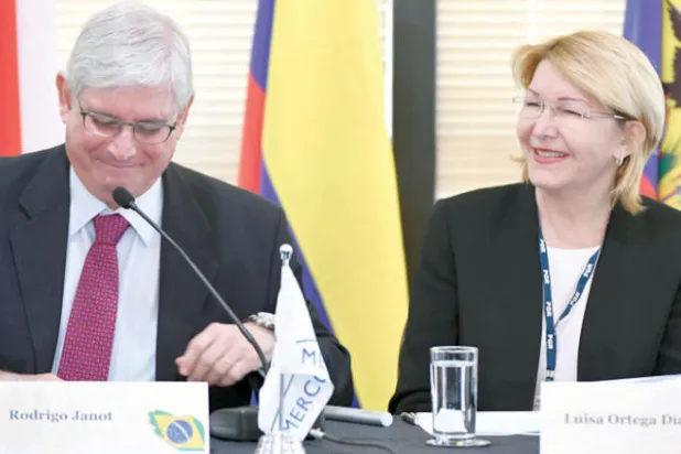 أزمة النائبة العامة الفنزويلية تلقي بظلالها على العلاقات بين كاراكاس وبوغوتا