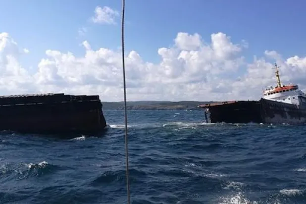 سفينة تنشطر إلى جزأين قبالة شمال غربي تركيا