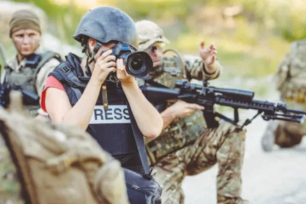 أيهما أفضل الصحافي المتخصص أم الصحافي الشامل؟