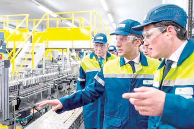 العمالة المنخفضة التكاليف... أزمة ماكرون الكبرى مع أوروبا الشرقية