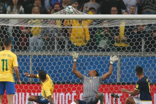 البرازيل تحسم الصدارة والأرجنتين تكتفي بنقطة