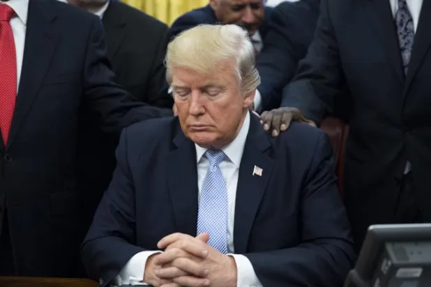 ترمب يزور ضحايا العاصفة «هارفي»