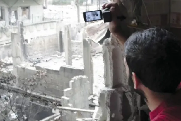 لقطة من وثائقي لـ«رويترز» حول المخاطر المحيطة بمهنة الصحافي المواطن في سوريا