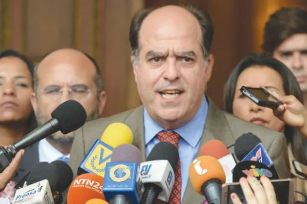 رئيس برلمان فنزويلا المعارض يبحث عن الدعم الأوروبي