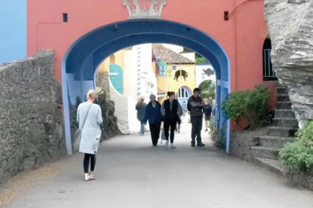 بورتمريون على ساحل ويلز واحدة من أيقونات الإبداع البشري