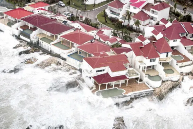 «إيرما» يلحق دماراً هائلاً بجزيرتين في الكاريبي