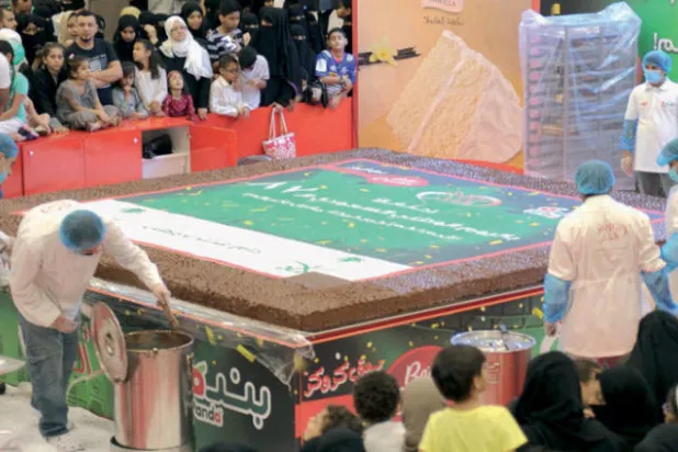 كعكة تحمل شعار السعودية تدخل موسوعة «غينيس»