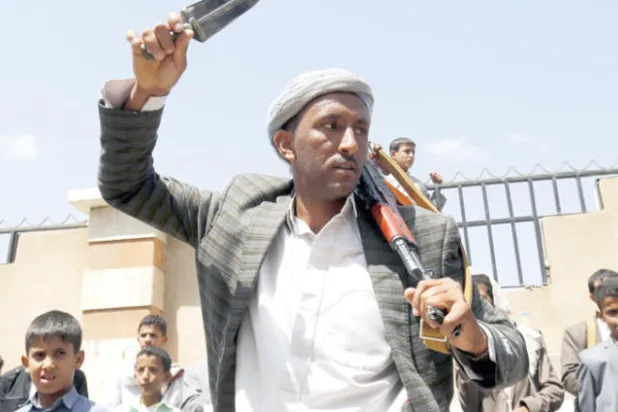 21 صحافياً يمنياً يعانون في معتقلات الحوثي