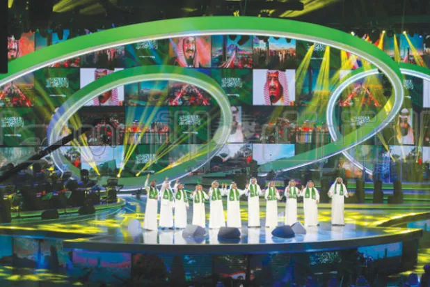 جانب من الحفل الغنائي الكبير الذي شهدته الصالة المغلقة بملعب مدينة الملك عبد الله الرياضية (تصوير: محمد المانع)