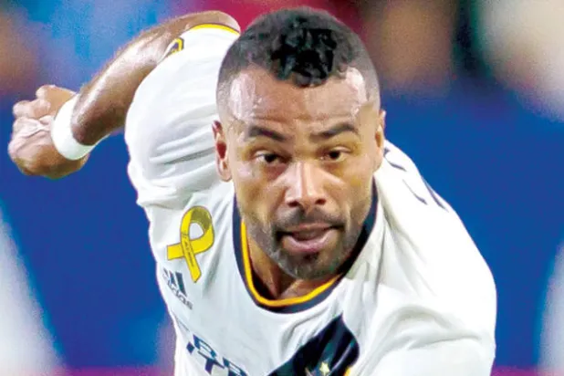 أشلي كول هرب من الإعلام الإنجليزي باللعب في لوس أنجليس غالاكسي